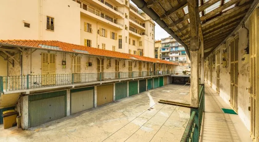 AMAZING 1 bedroom LOFT in NICE city centre seafront - Image 1