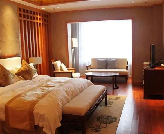 Grand Metropark Hotel Violet Swan - Image 1