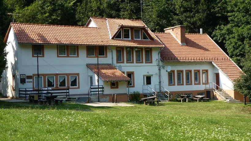 Bánkút Síklub Túristaszálló - Image 1