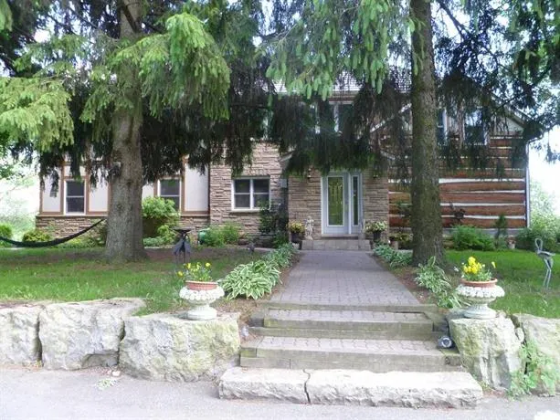Inn on the Moraine - Image 1