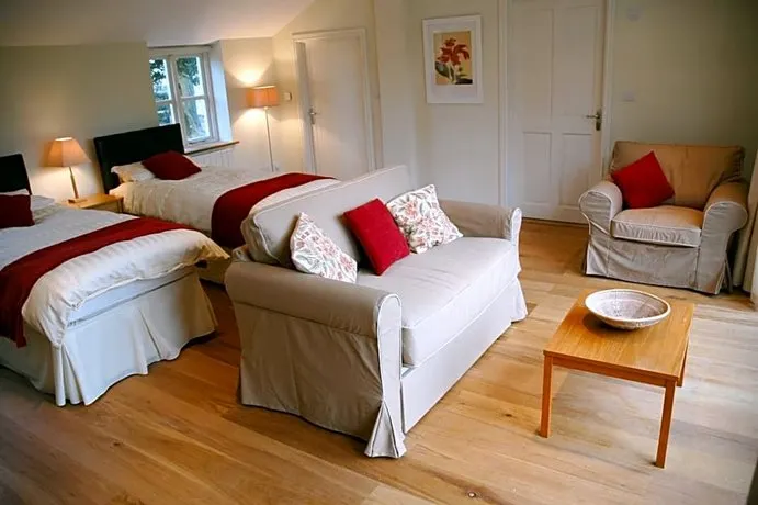 Field Cottage Bed and Breakfast - Image 1