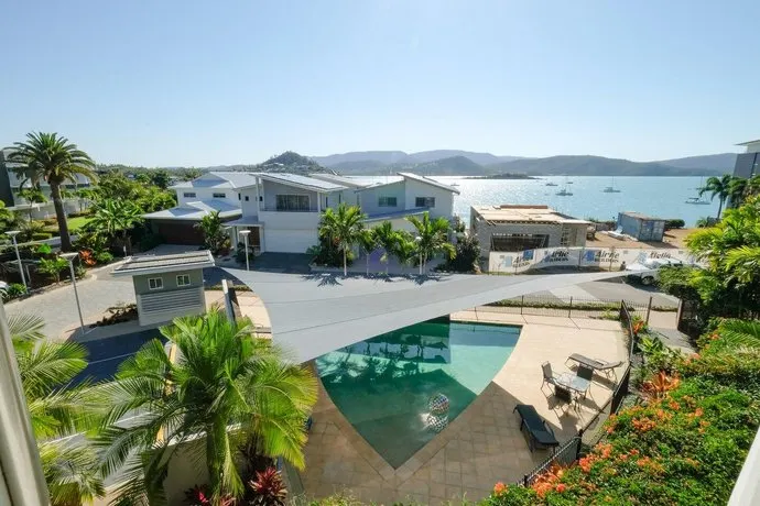 Penthouse At The Point - Airlie Beach - Image 1