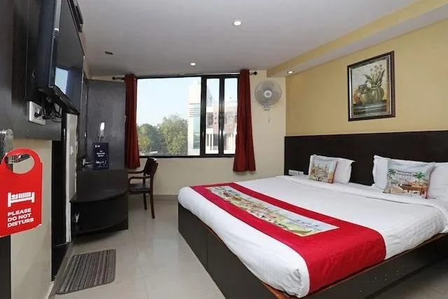 Hotel Lily Bay Inn - Image 1