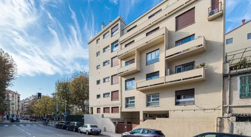 2 Bdr 105m2 Classy near Garibaldi tram with garage - Image 1
