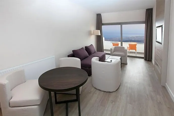 Droushia Heights Hotel - Image 1