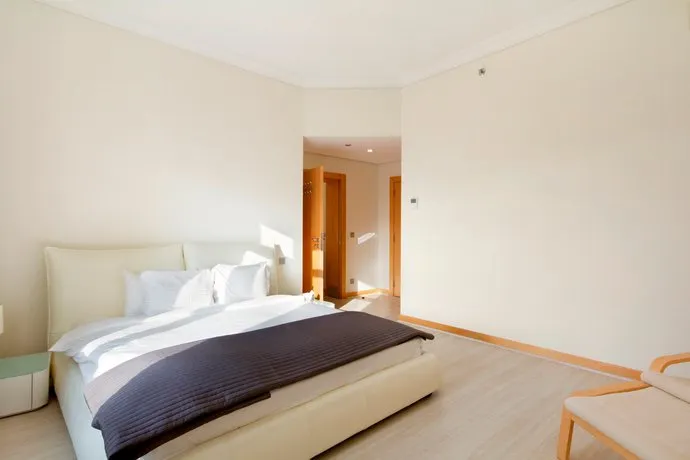 Bespoke Residences - 2 Bedroom Apartment with Beach Access 412 - Image 1