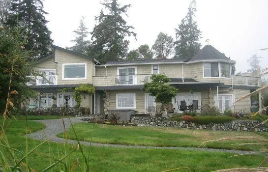 Weirs Beach Lodge Victoria - Image 1