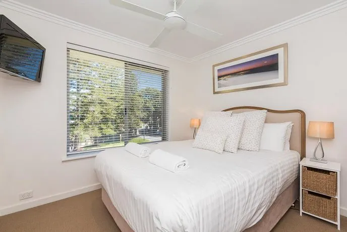 Cottesloe Beach Pines Apartment - Image 1