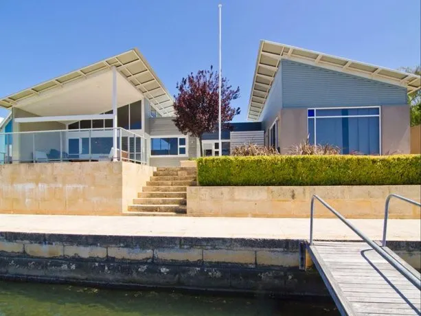 Dunsborough Holiday Homes - 6 Bernier Retreat - Image 1