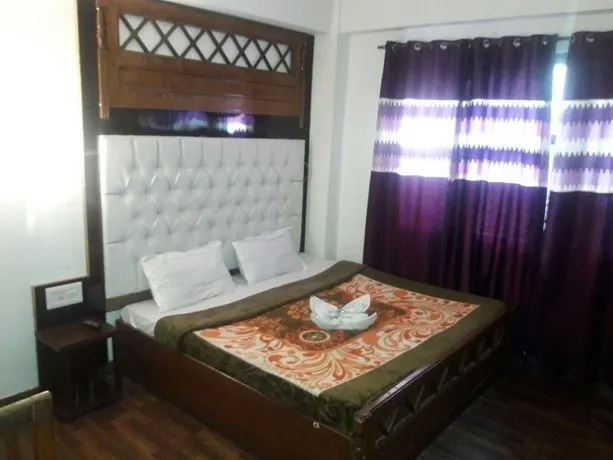 Hotel Laljee - Image 1