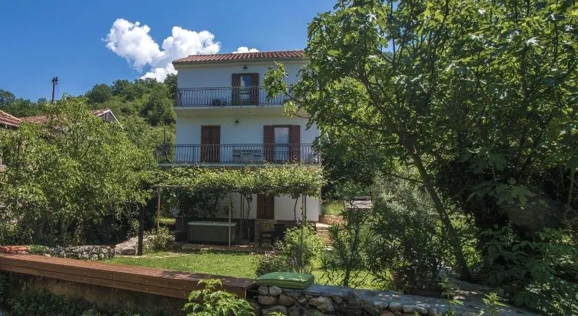 Country house on the water mill - Image 1