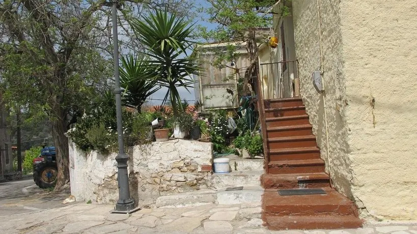 Laas Residence - Image 1