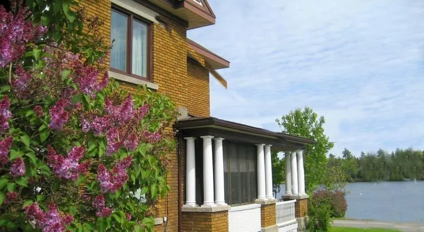 The Lakehouse in Calabogie - Image 1