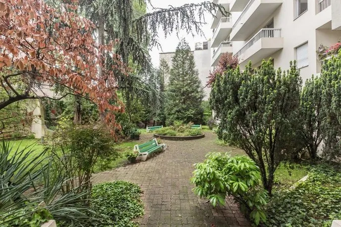 Studio Paris Buttes Chaumont - Image 1