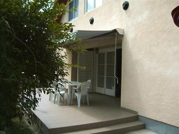 Anita Haus - Image 1