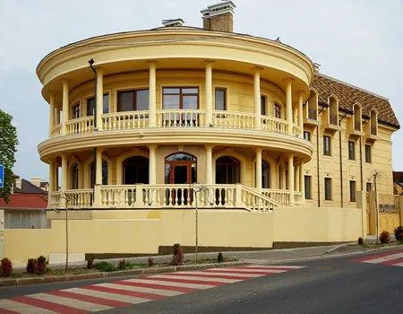 Promenada Hotel - Image 1