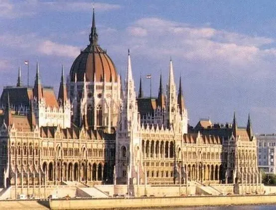 Welcome in Budapest to Parliament - Image 1