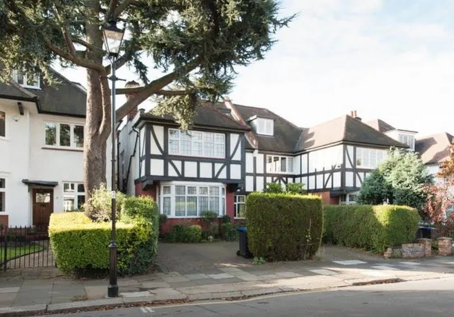 Saint Gabriel's Road Guesthouse - Image 1