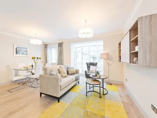 Exclusive City Centre Apartment - Image 1