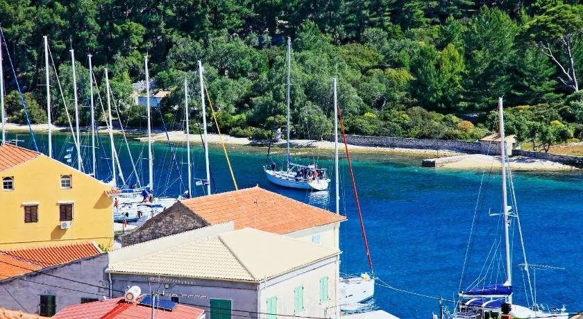 Avgi Ena - Image 1