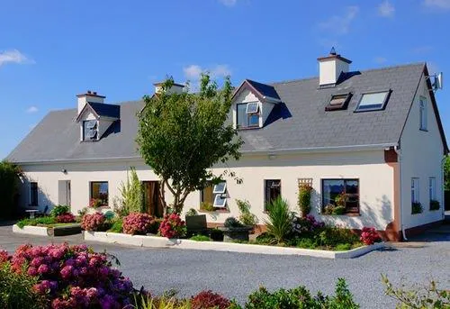 Harbour Sunset Farmhouse - Image 1