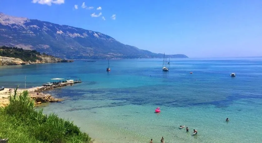 Spacious 1 bedroom apartment 2 km to Pessada beach - Image 1