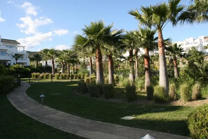 2152-Modern apt with private beach - Image 1
