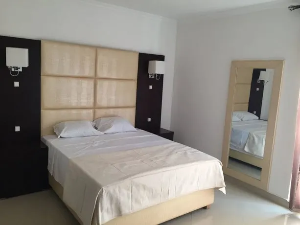Luanda Plaza - Image 1