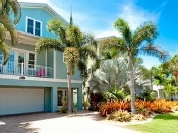Summer Breeze 4 Bedrooms 3.5 Bathrooms Home - Image 1