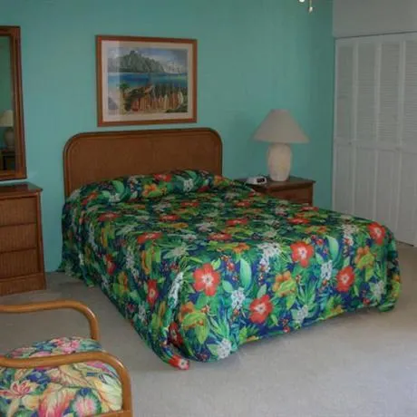 Douglas Waikiki - Image 1