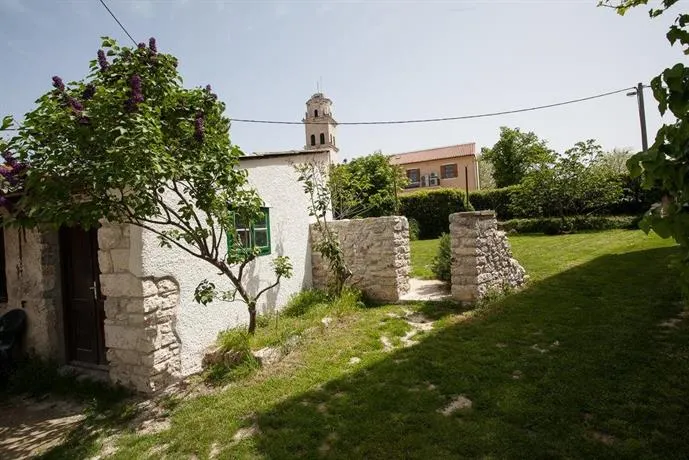 Holiday Home Mihovilovic - Image 1