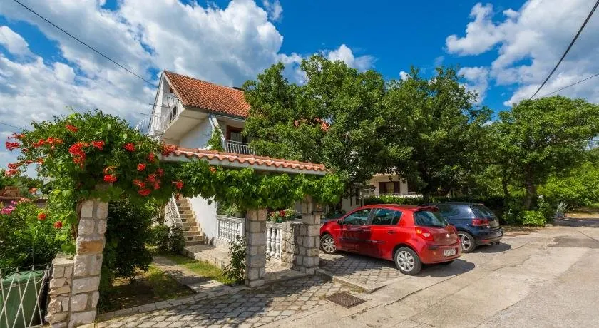 Apartment Dom - Image 1