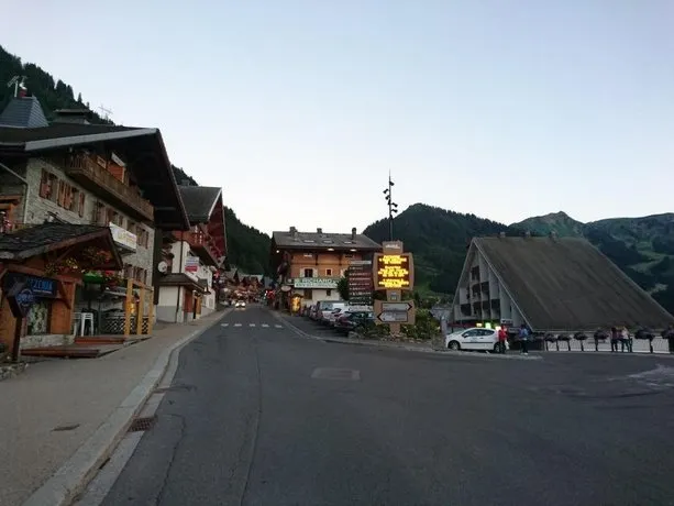 Chalet Les Hautes Cimes - Image 1