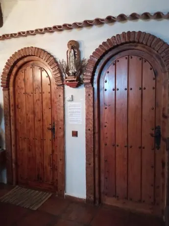 CASA TURÍSTICA Villa Carmen, CON AMPLIO JARDIN QUE INCLUYE BARBACOA, 2 PORCHES, PARKING PRIVADO Y PISCINA - Image 1