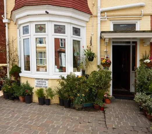 Longleigh Guest House - Image 1