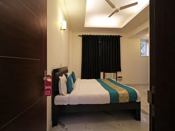 FabHotel Aksh Palace DLF Phase 2 - Image 1