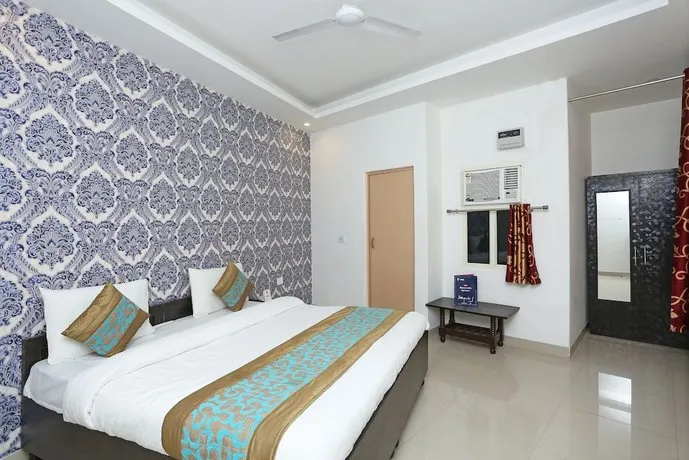 Hotel Diamond Blue - Image 1