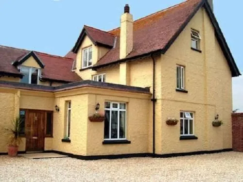 Gratton Lodge Guest House - Image 1
