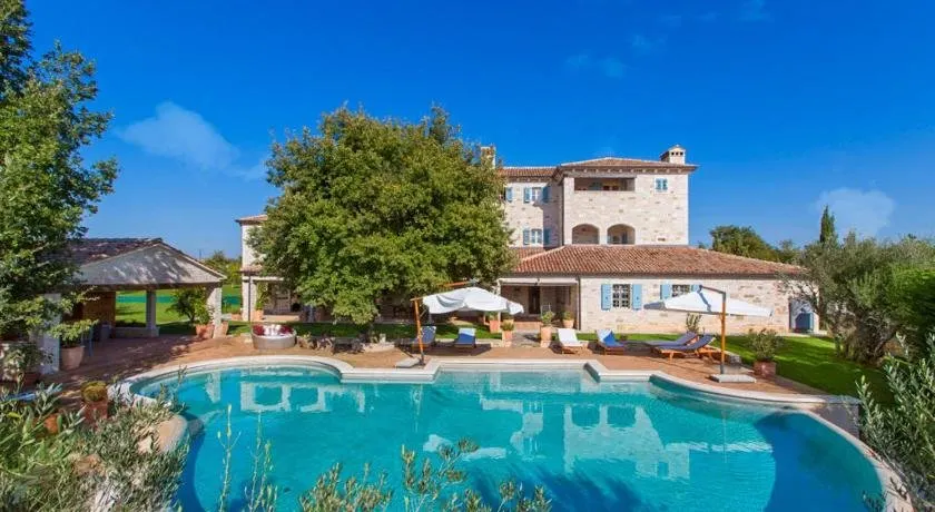 Villa Lou - Sophie - Image 1