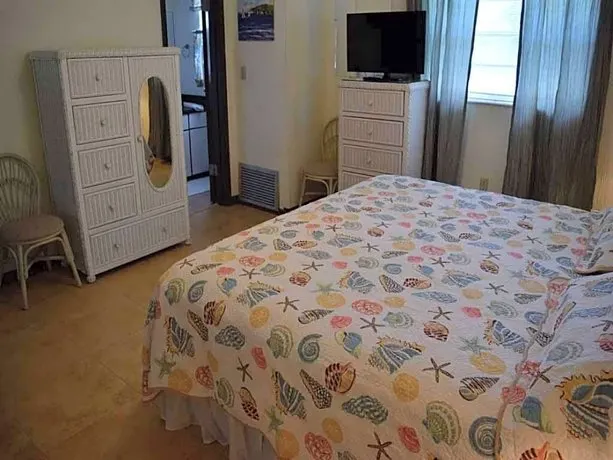 Bollinger One Bedroom Duplex Villa B - Image 1