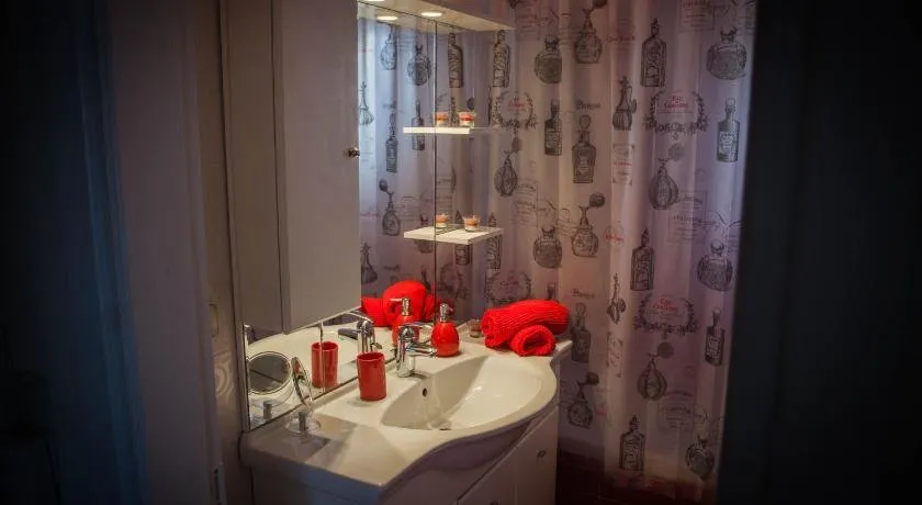 MiLo Luxury House -Free Airport pick up-10min drive - Image 1