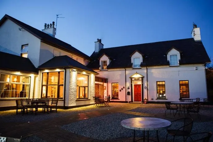 Red Door Restaurant And Bar - Image 1