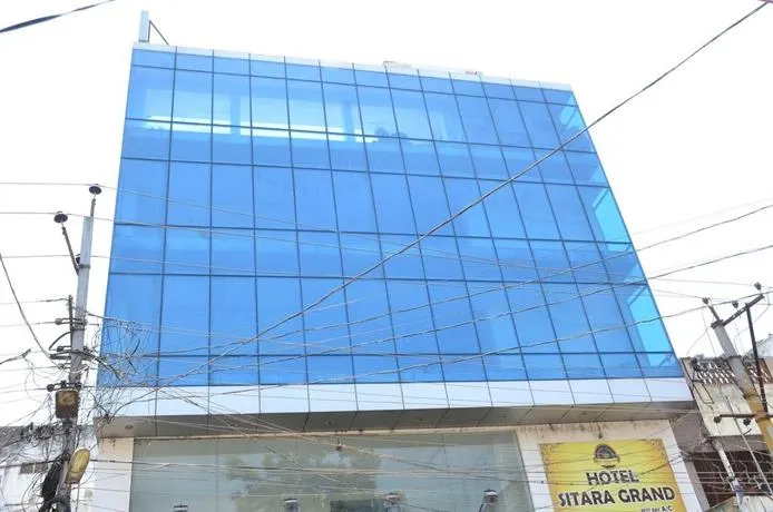 Hotel Sitara Grand - Image 1