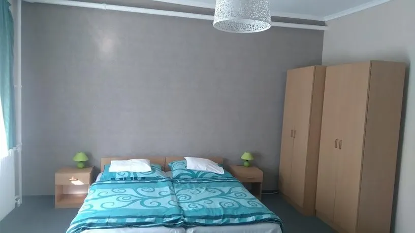 Platán Apartmanház - Image 1