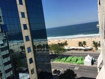 Conforto Na Praia De Copacabana - Image 1