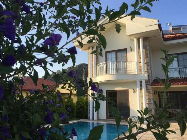 Villa Busra - Image 1