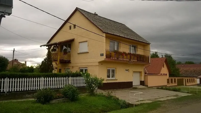 Keletifény Vendégház - Image 1