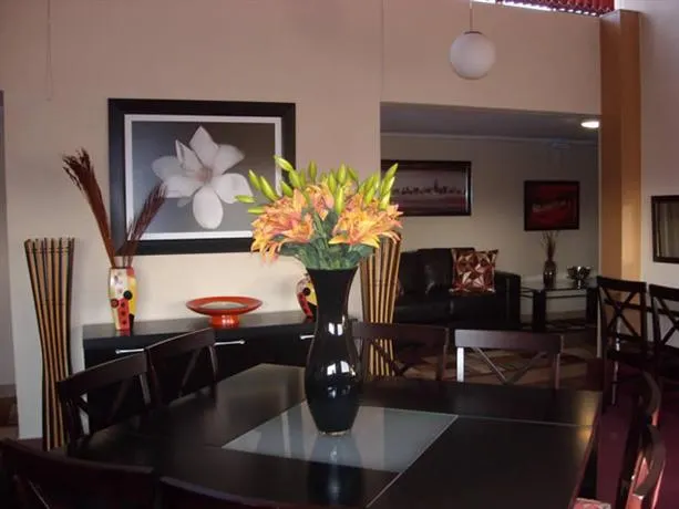 Queen's Place Guest House - Image 1