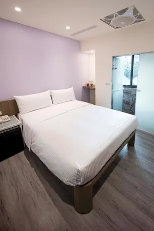 Metro Apartment - Image 1