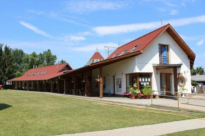 Godollo Varos Balatonlellei Uduloje - Image 1